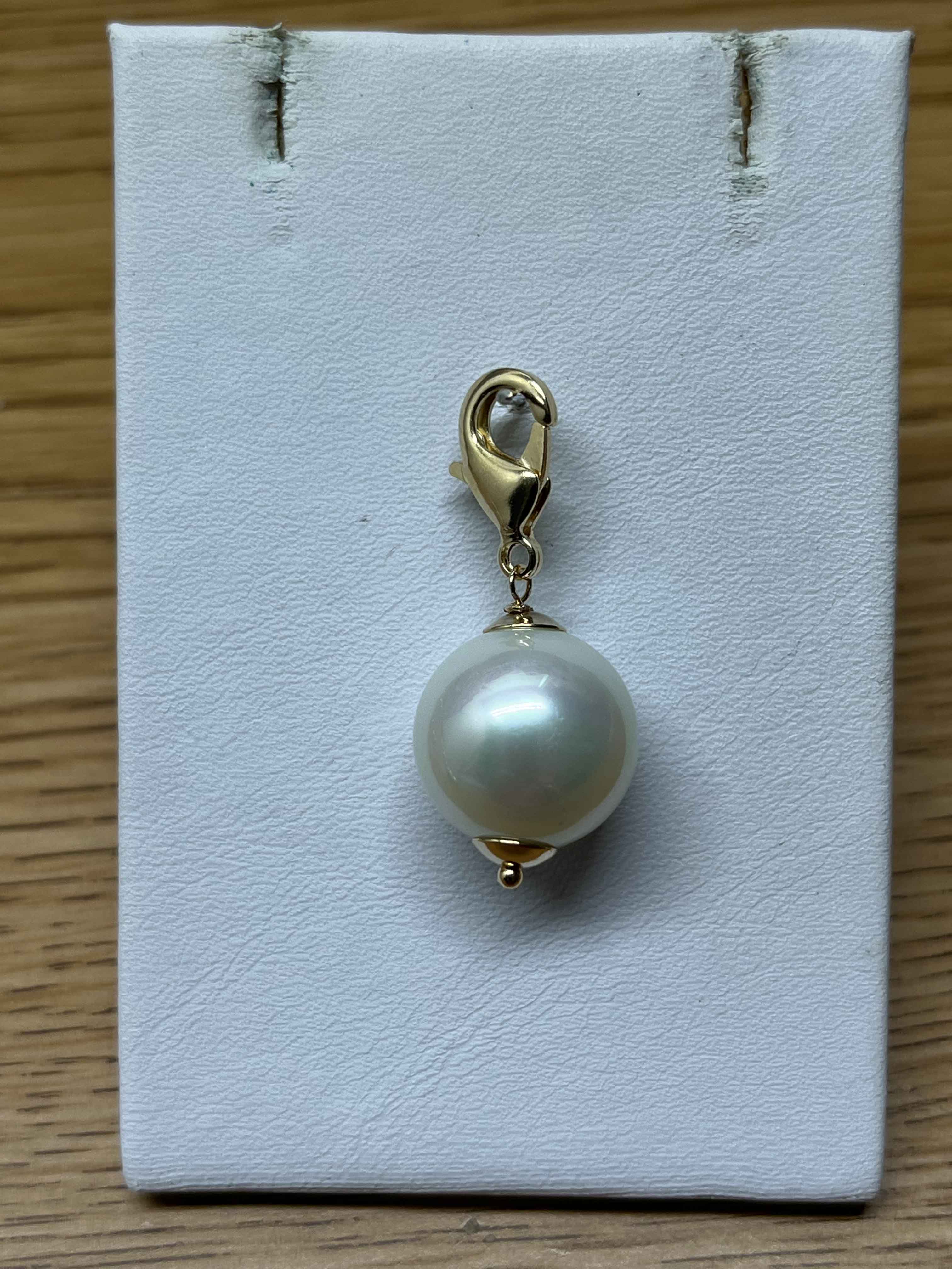 Pendant mallorca pearls 16 mm white-ir smooth 001194 - Item # 15879