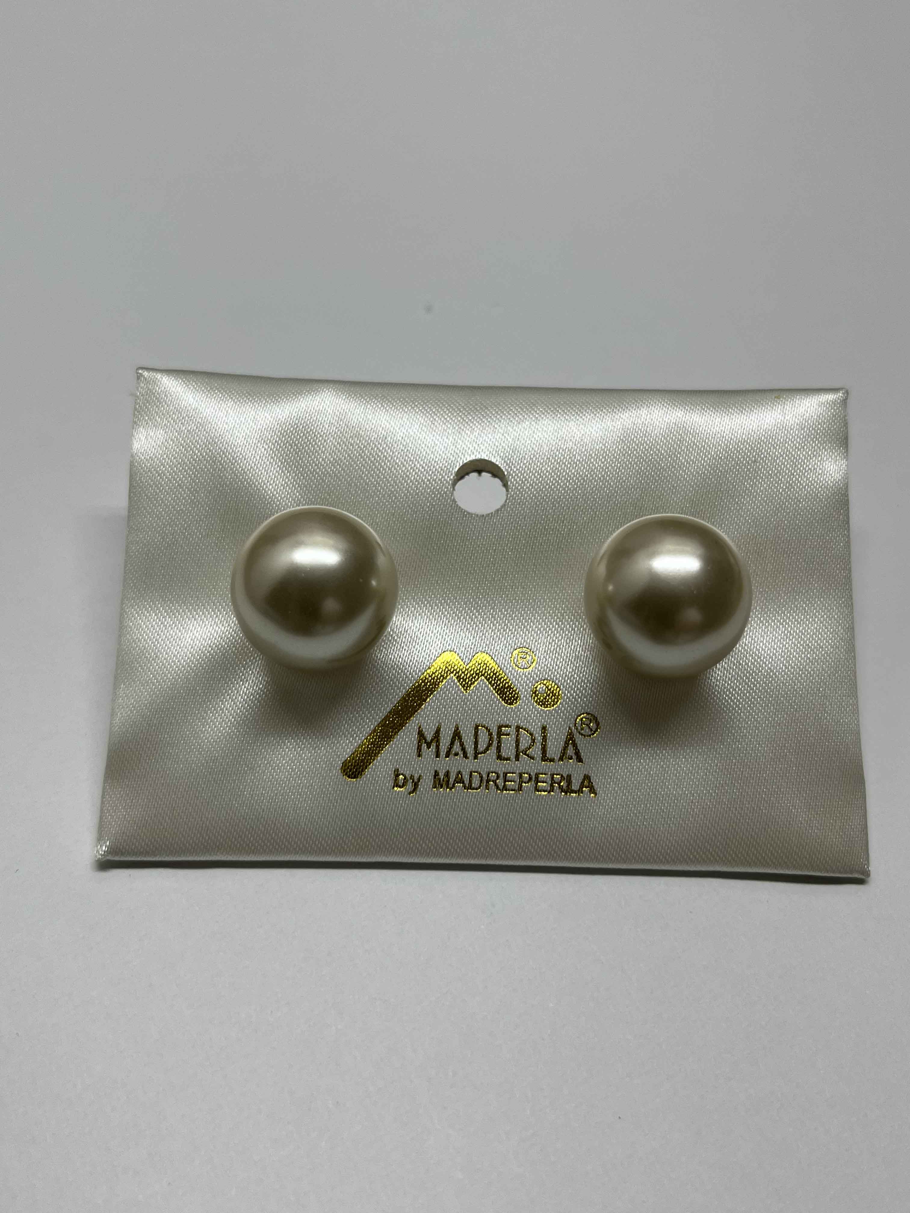 Earring 16mm mallorca pearls cream - Item # 17107