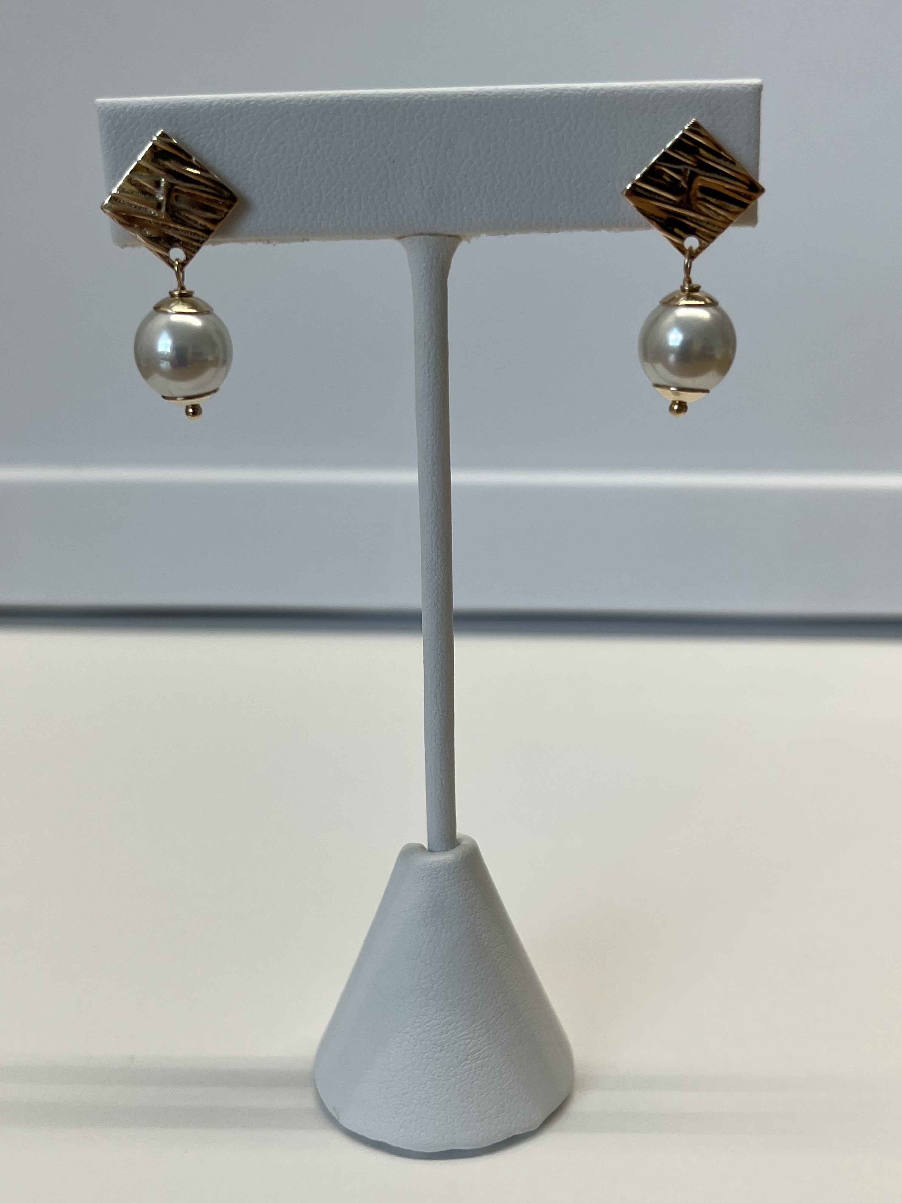 Earrings mallorca pearls gold plated white - Item # 18298