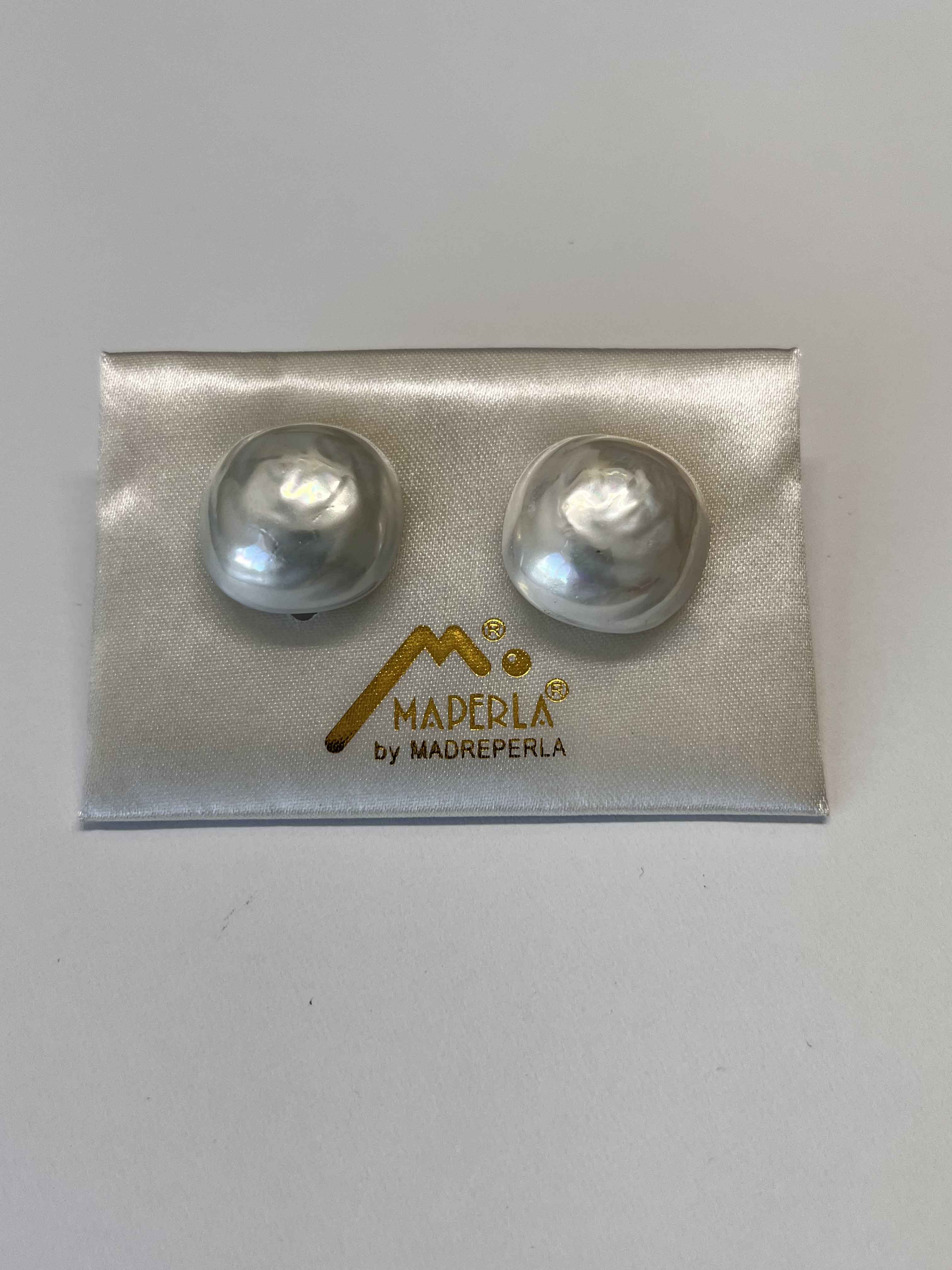 Earrings mallorca pearls rodio plated 21x21mm white ir color - Item # 18366