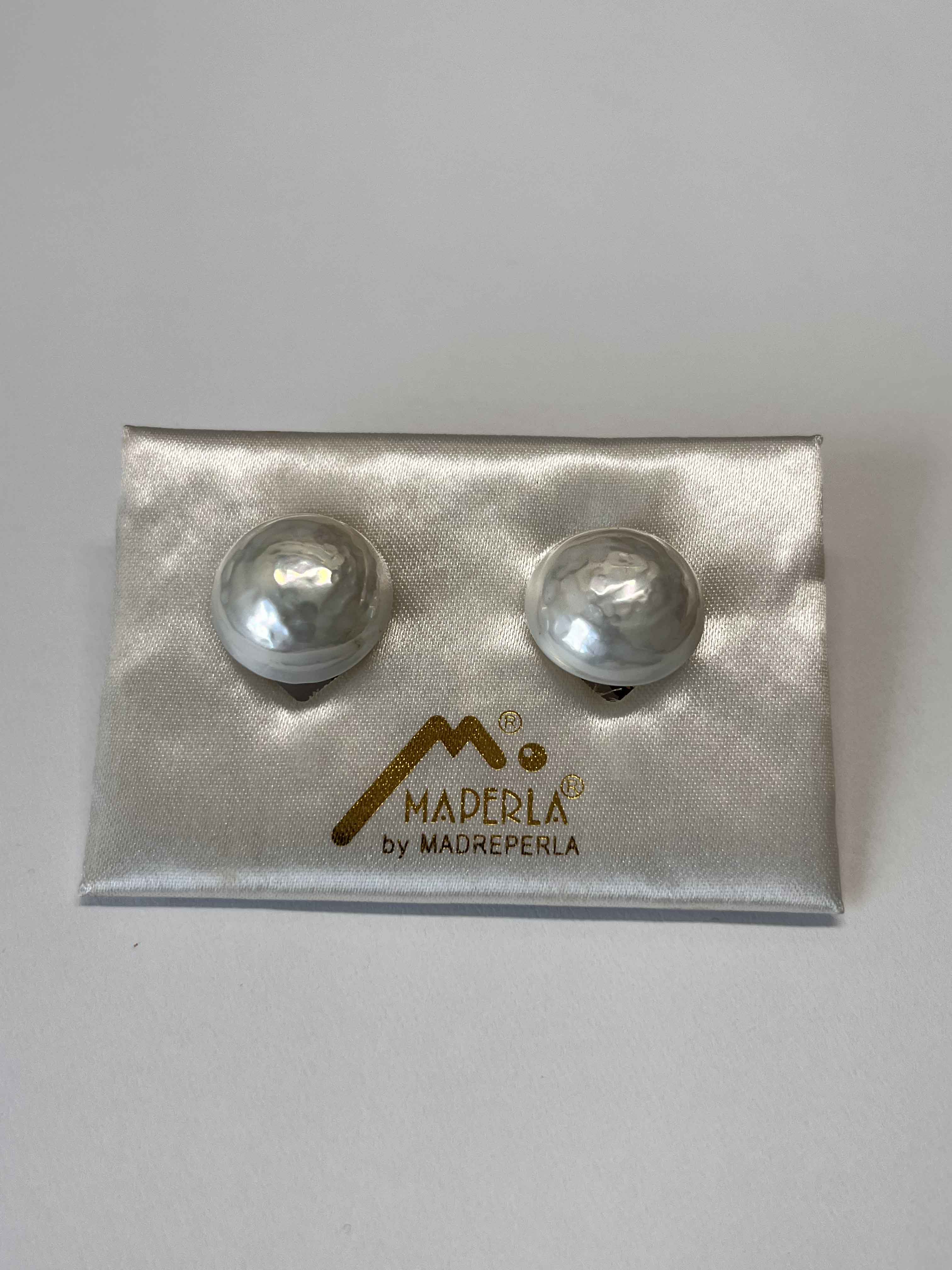 Earrings mallorca pearls gold plated 18mm omega white ir color - Item # 18371