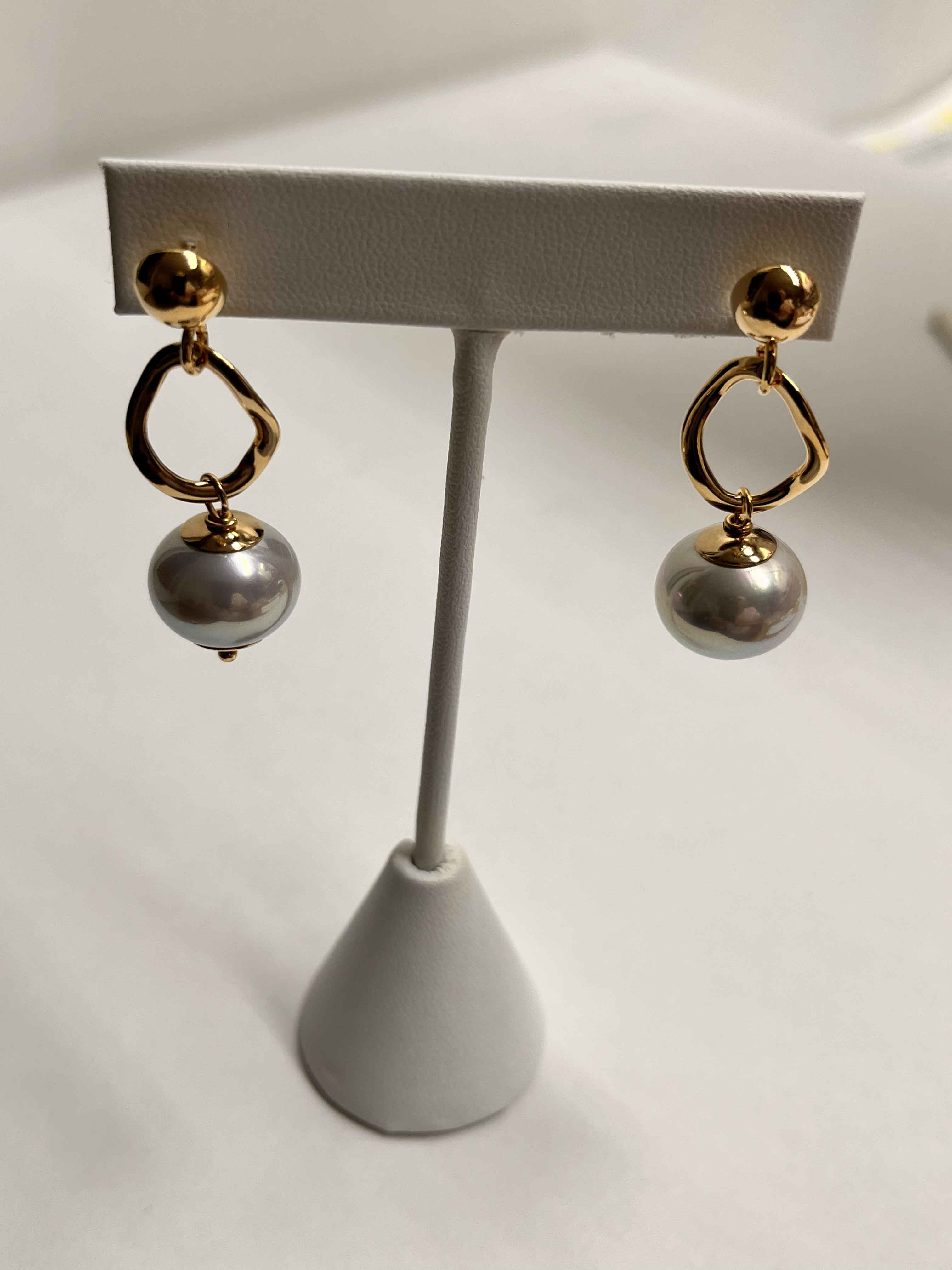 Earrings mallorca pearls gold plated white pearls - Item # 18622