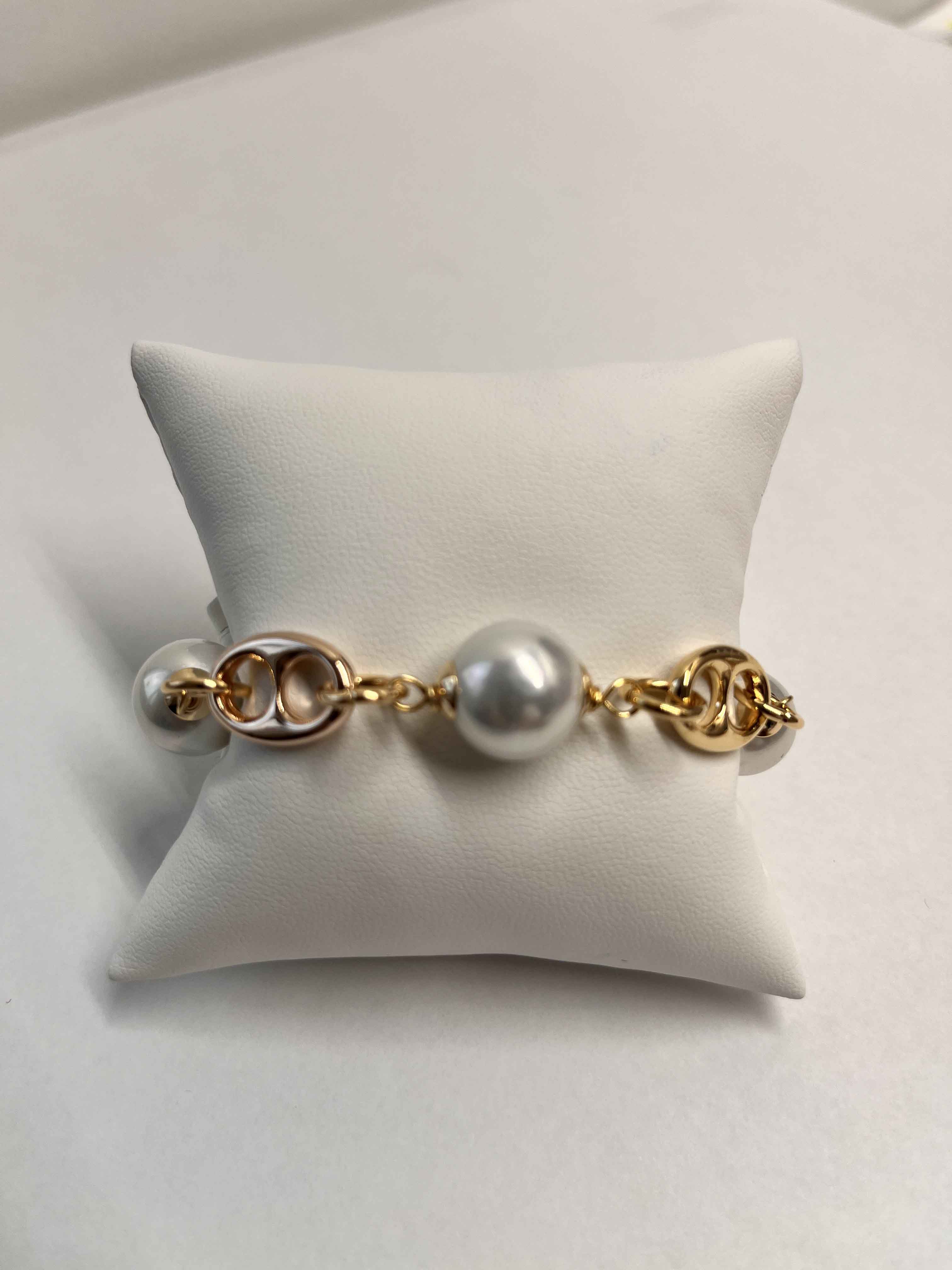 Bracelet mallorca pearls three tone plated white pearls - Item # 18655