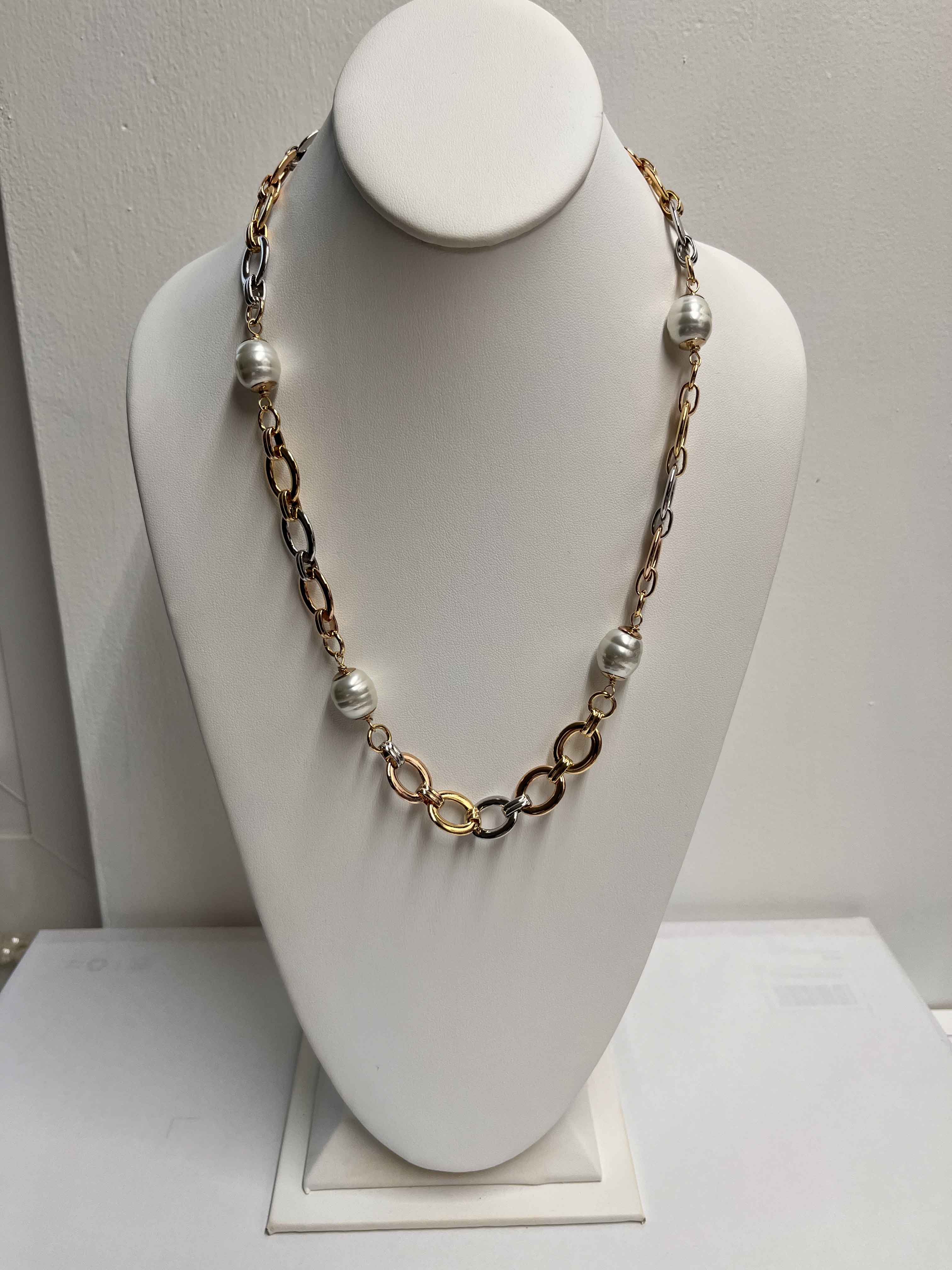 Necklace mallorca pearls three tone plated white pearls - Item # 18657