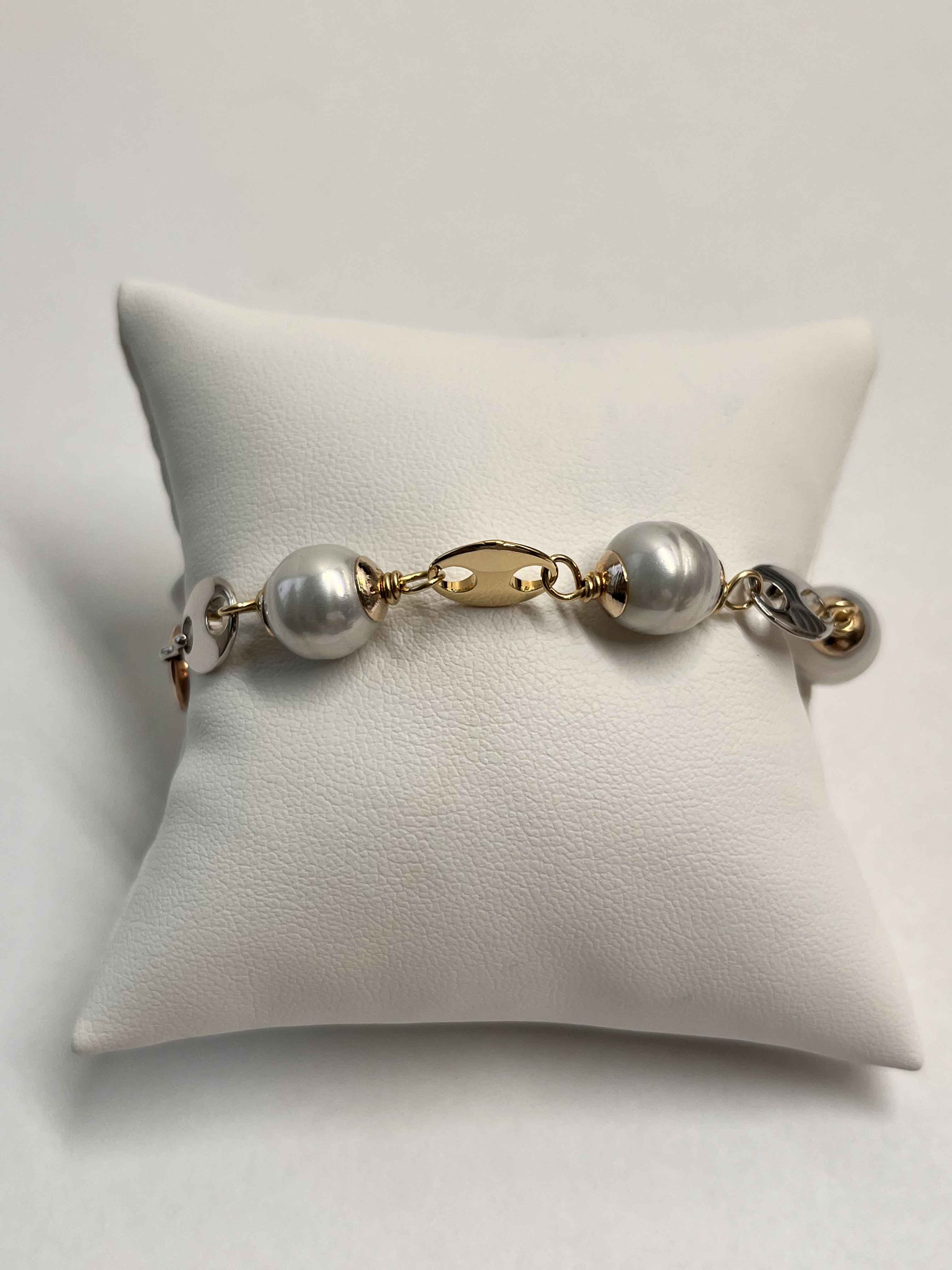 Bracelet mallorca pearls three tone plated white pearls - Item # 18662