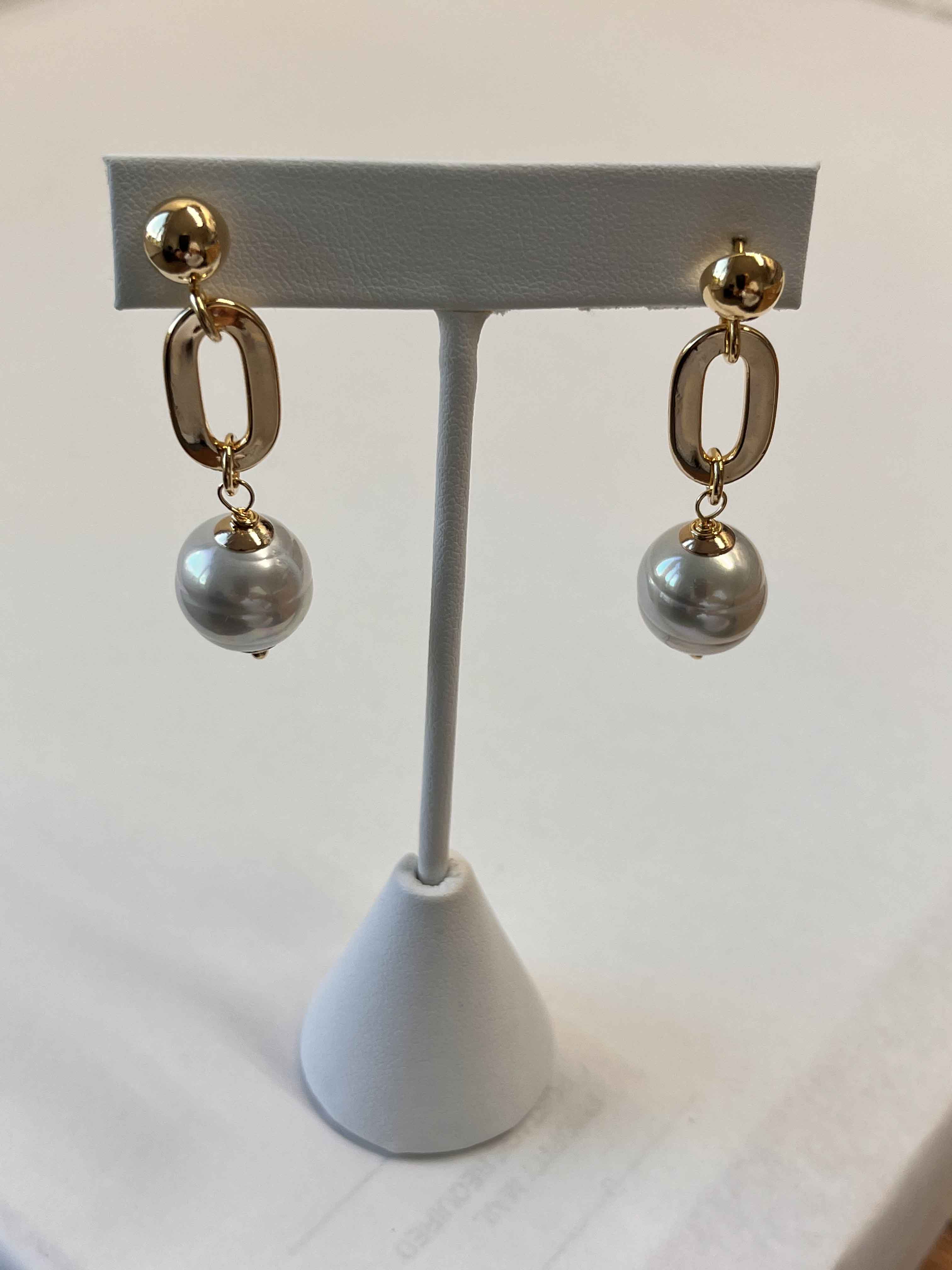 Earrings mallorca pearls gold plated white pearls - Item # 18802