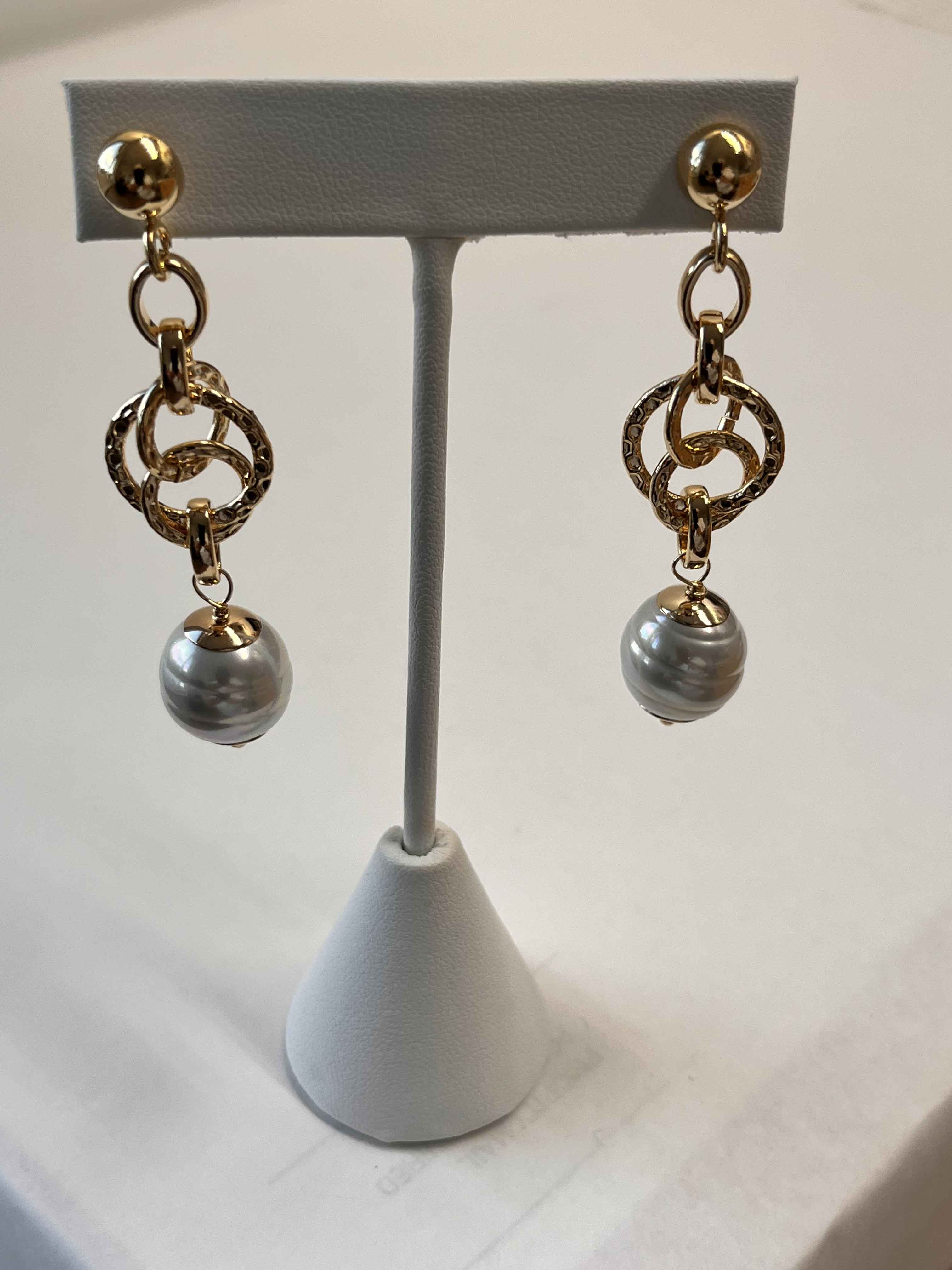 Earrings mallorca pearls gold plated white pearls - Item # 18804