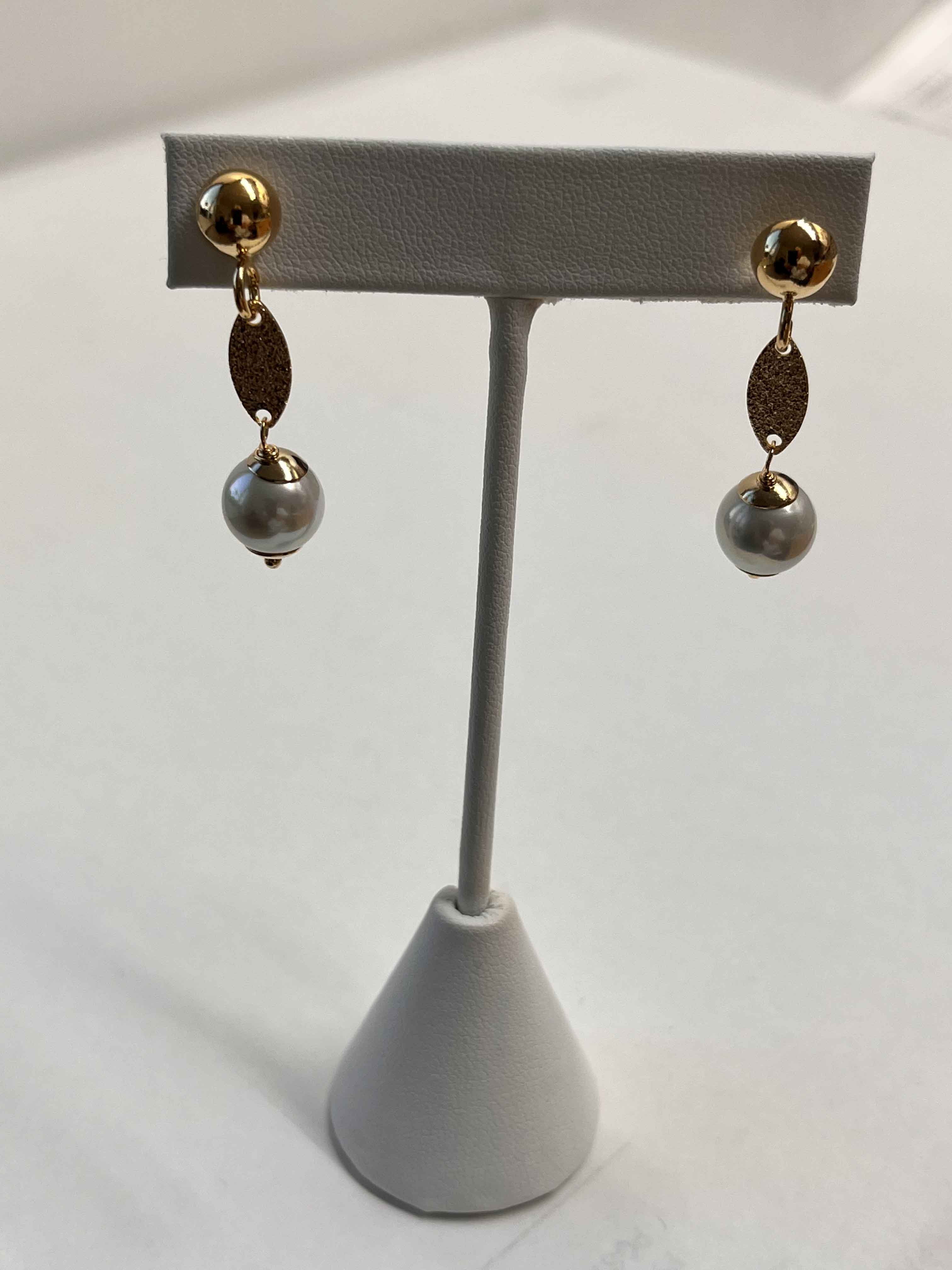 Earrings mallorca pearls gold plated white pearls - Item # 18807