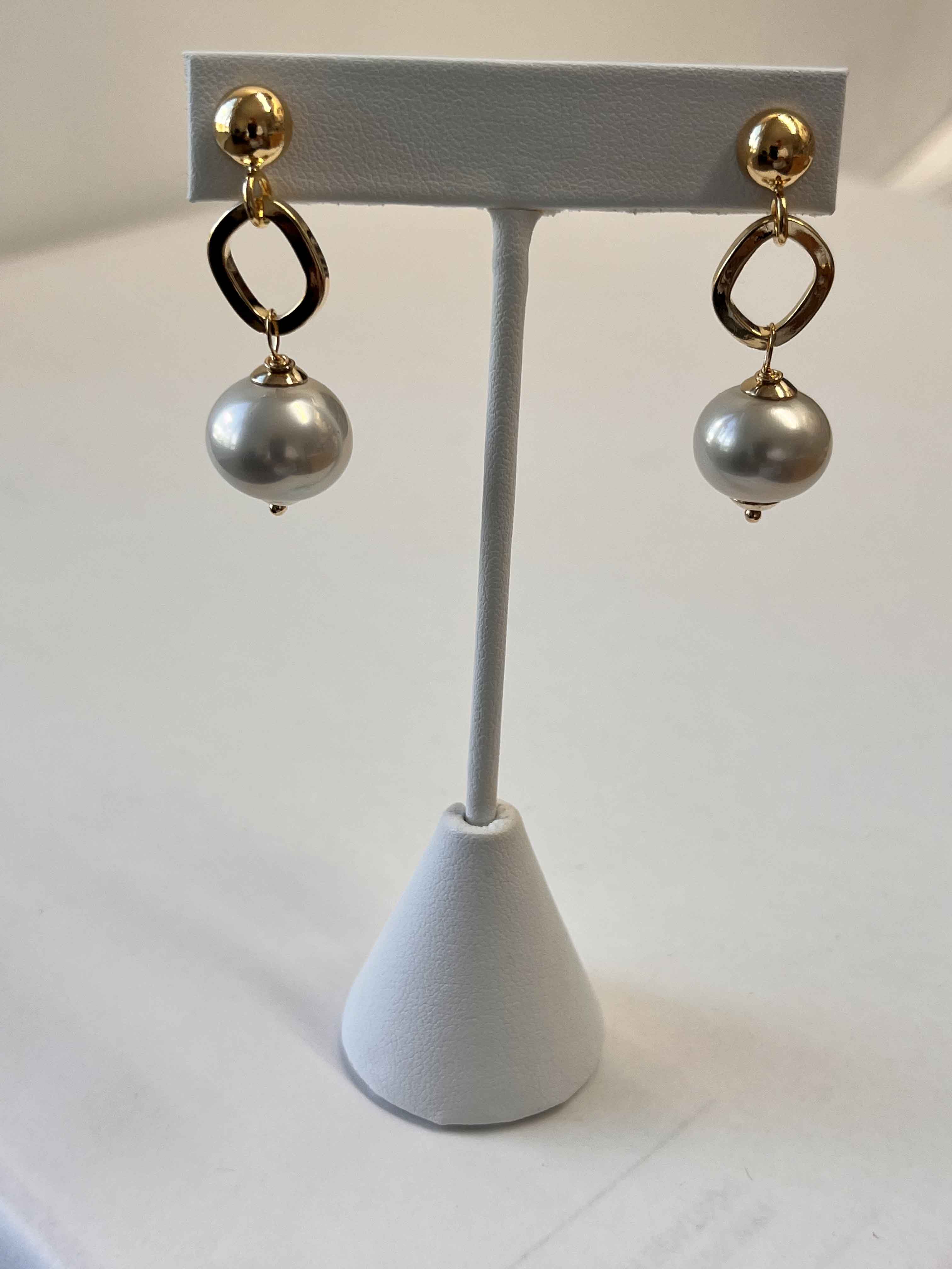 Earrings mallorca pearls gold plated white pearls - Item # 18831