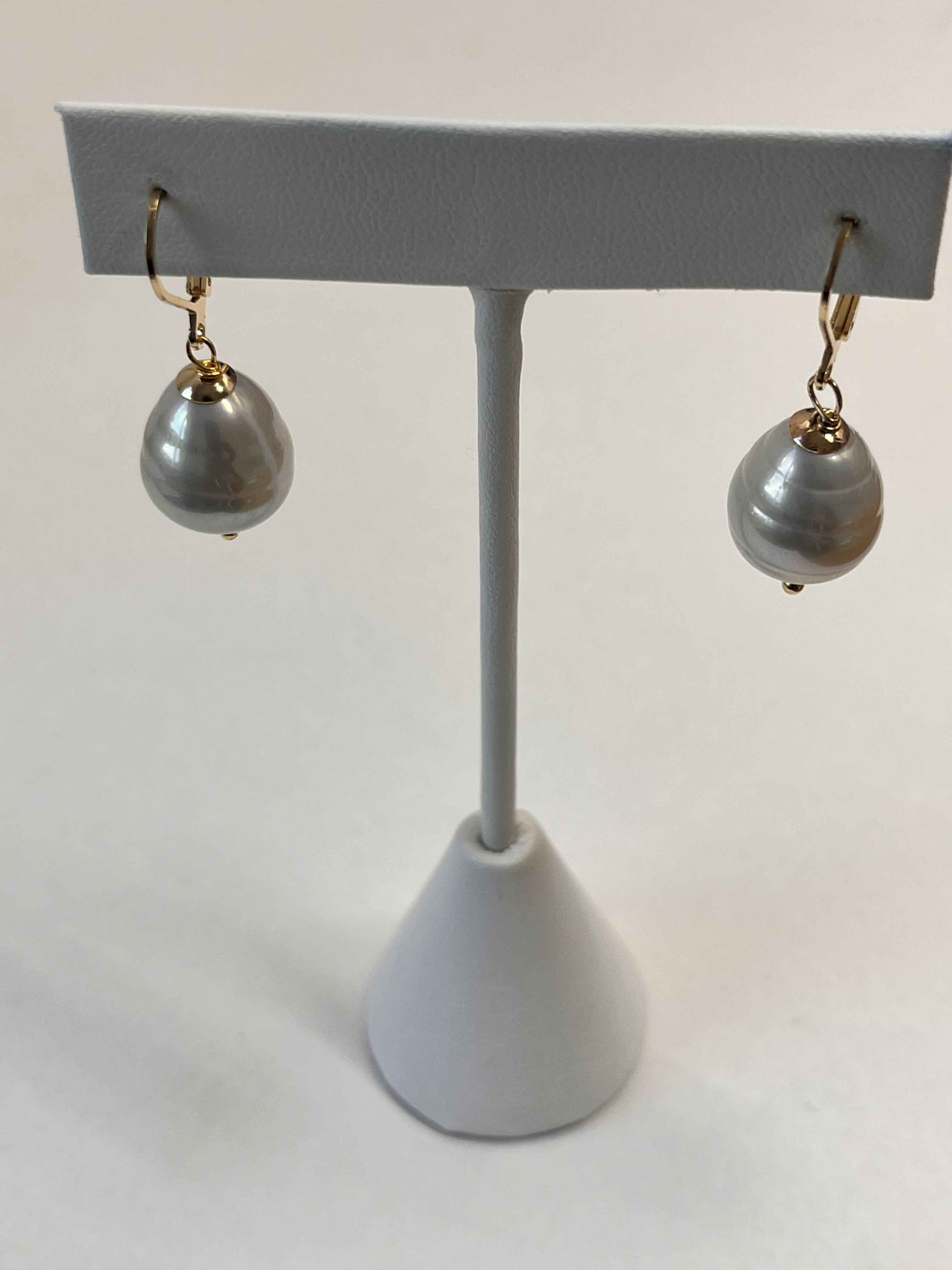 Earrings mallorca pearls gold plated white and light brown color pearls - Item # 18880